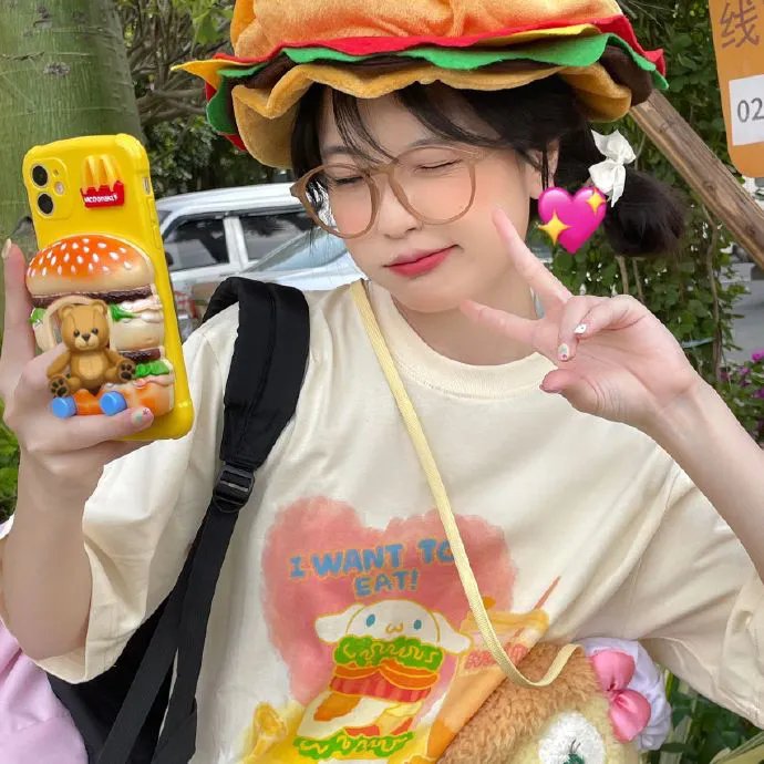巴黎艳妹海报