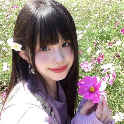 穿风信子蓝的少女海报